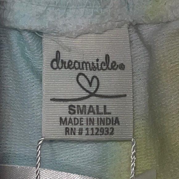 Small children tie die shorts, great for sports, summer walks, and very soft! - Picture 3 of 4